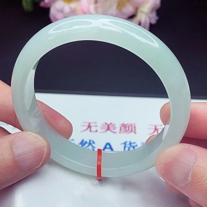 翡翠手镯未镶嵌61圈