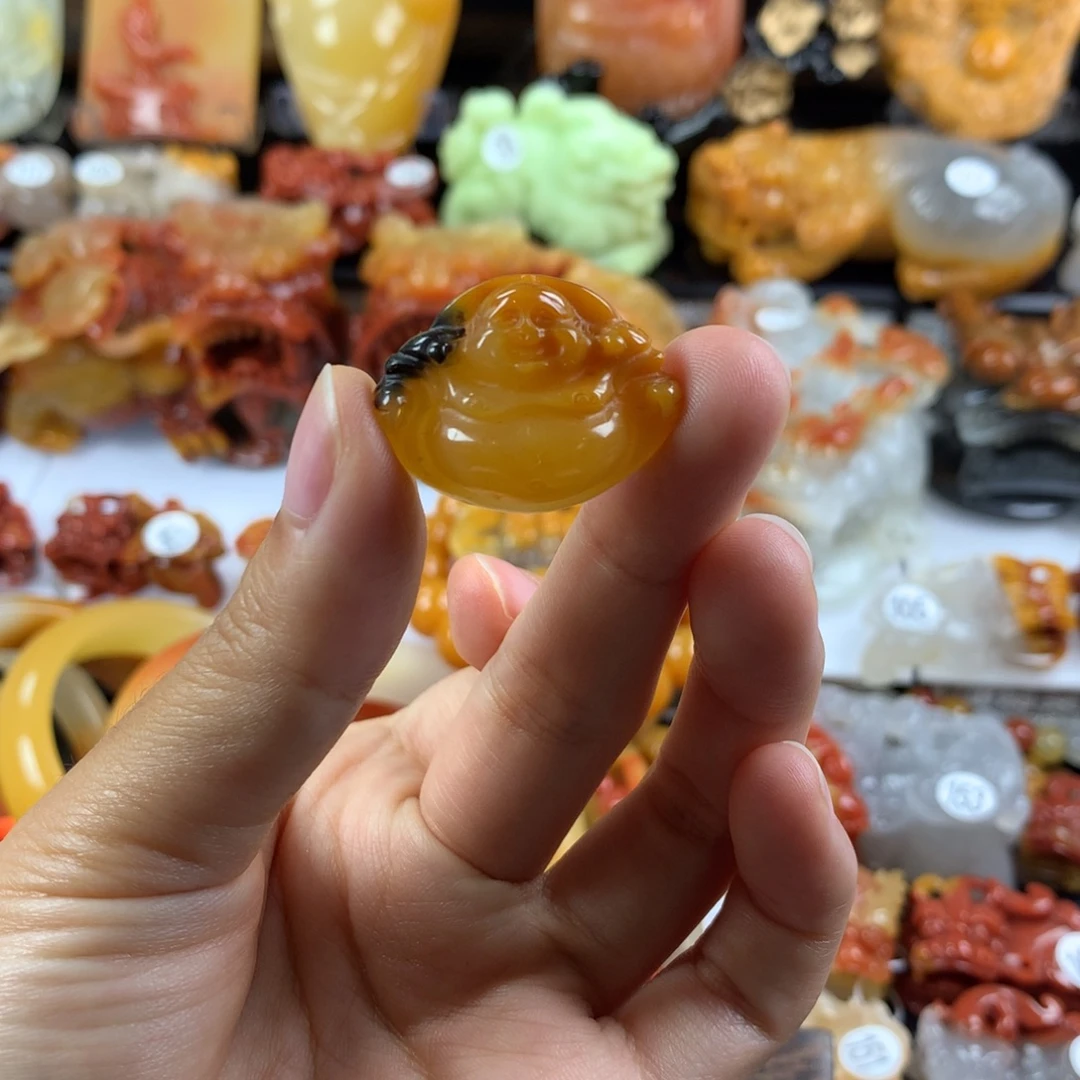 未镶嵌石英质玉（黄龙玉）挂件