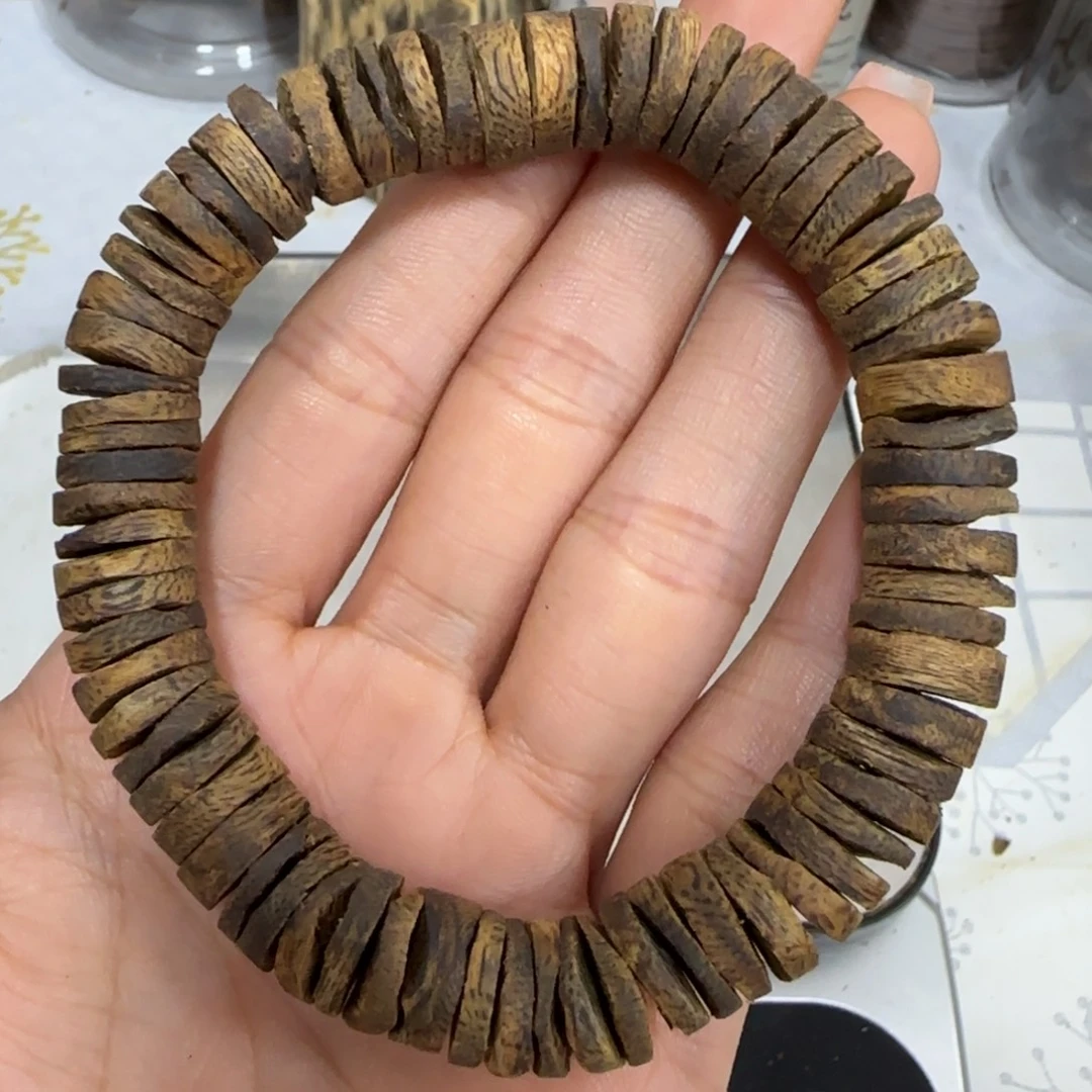 侠***仔沉香手串海南奇楠沉香虫漏片珠乌身手串15.9