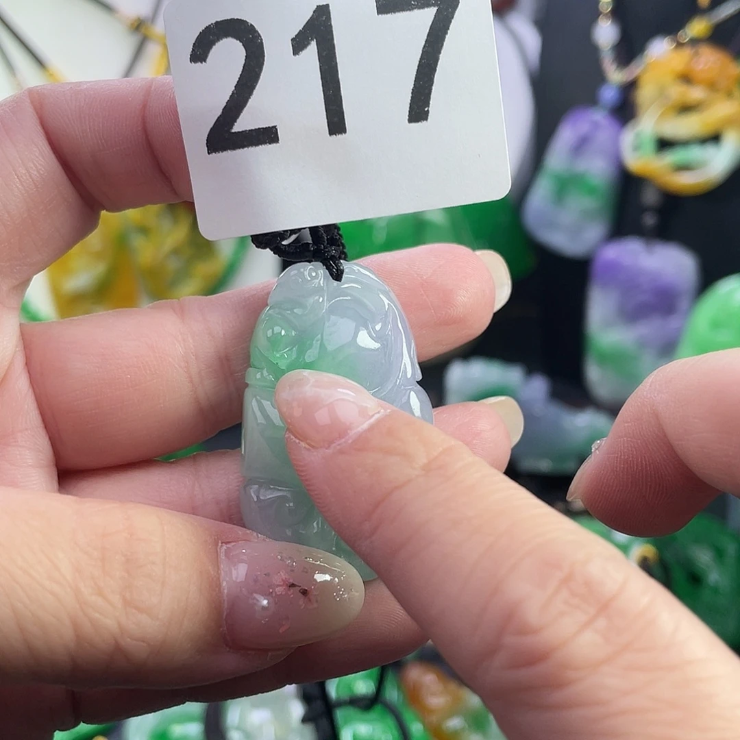 翡翠未镶嵌吊坠(赠链)