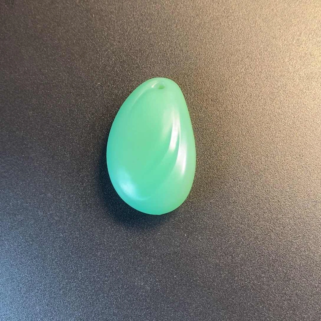 石英质玉未镶嵌颈饰段**?