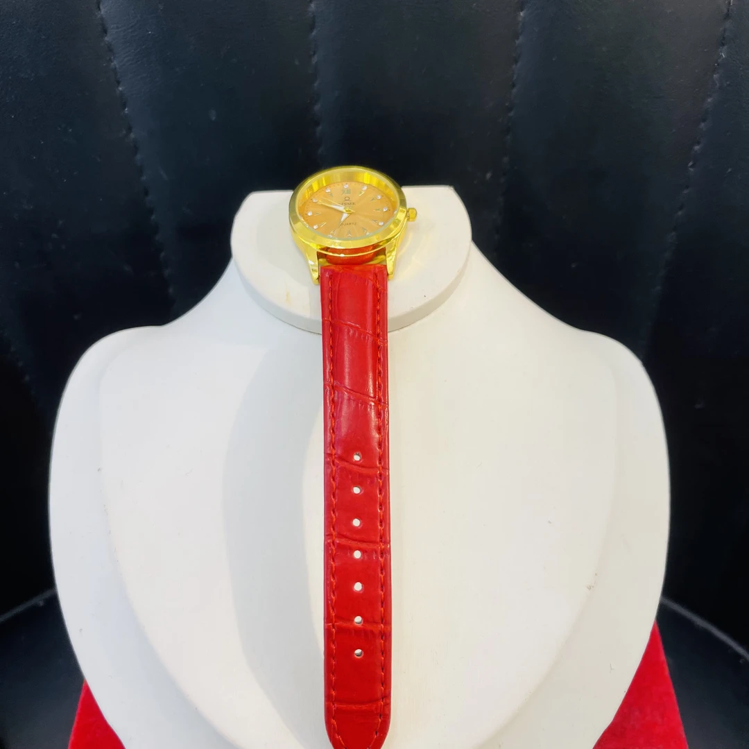 新款个性时尚手表020كىچىك قىزىل女款轻奢七夕女士爱情休闲手表