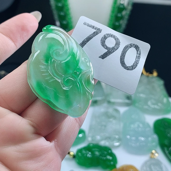 翡翠未镶嵌吊坠(赠链)