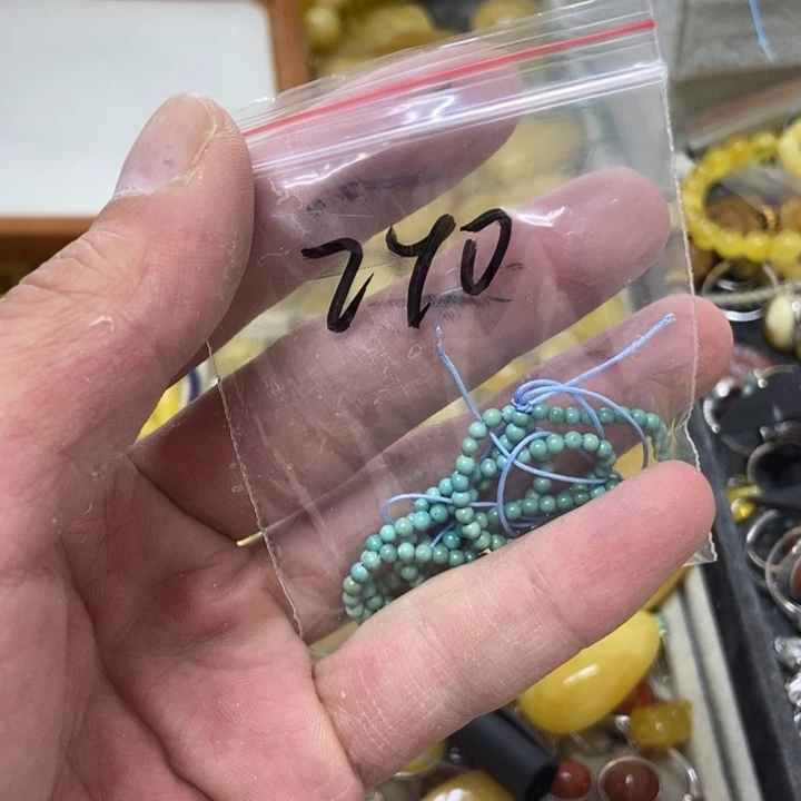 小***惠未镶嵌蜜蜡裸石多样性发货