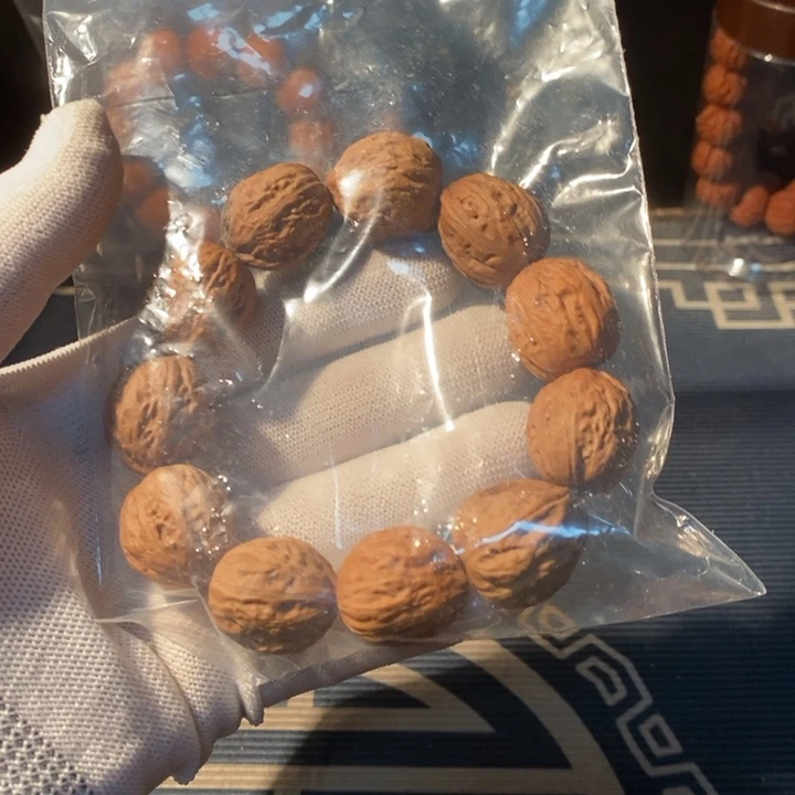 文玩核桃手串……10