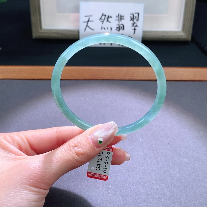翡翠手镯未镶嵌天然翡翠手镯