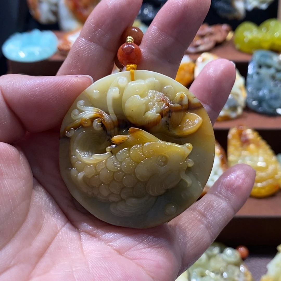 蛇纹石玉颈饰未镶嵌