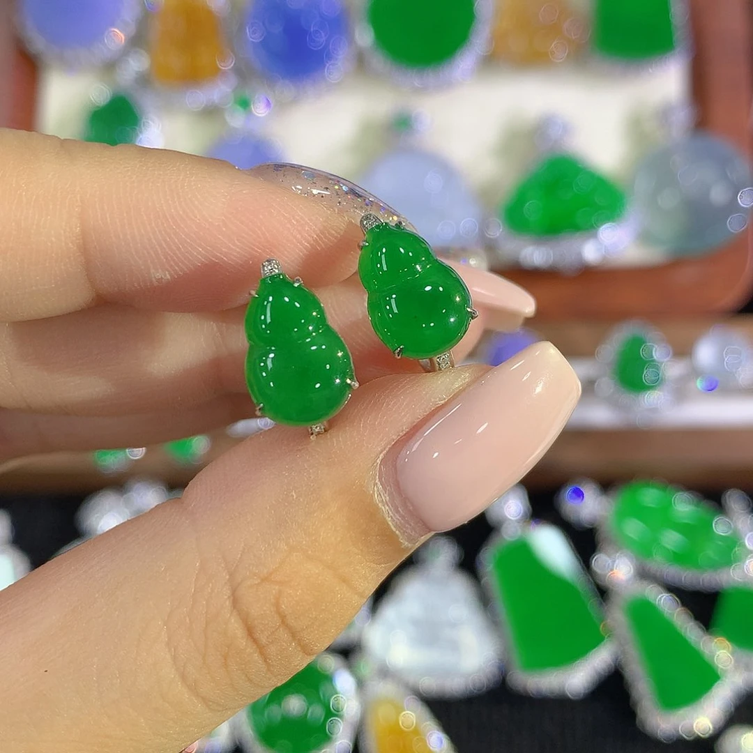 18K金镶嵌翡翠耳饰葫芦耳包