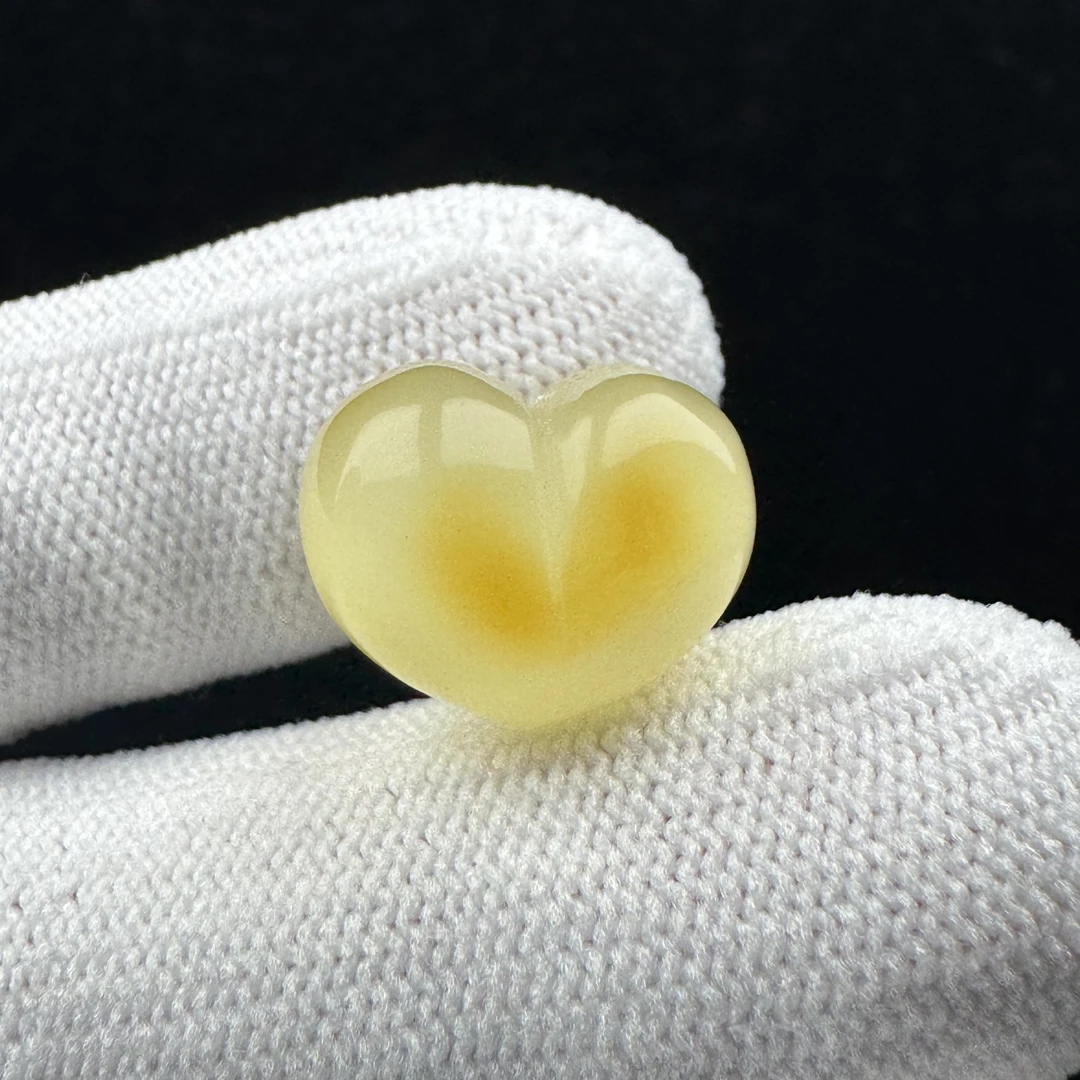 M4804 天然蜜蜡 爱心16.5*13.3mm 原矿保真