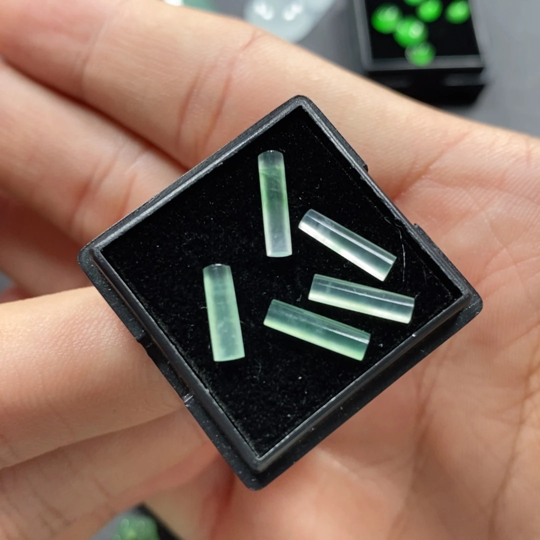 翡翠挂件未镶嵌翡翠珠宝翡翠珠宝