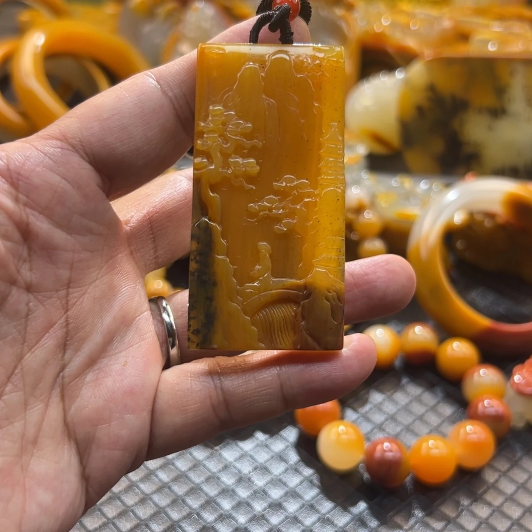 石英质玉未镶嵌颈饰