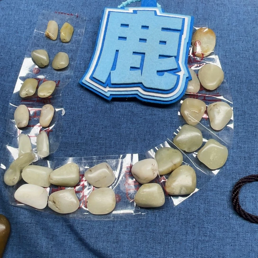 朴***人和田玉未镶嵌颈饰