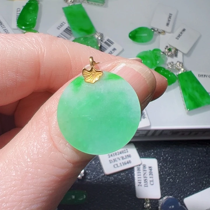 颈饰18K金镶嵌翡翠