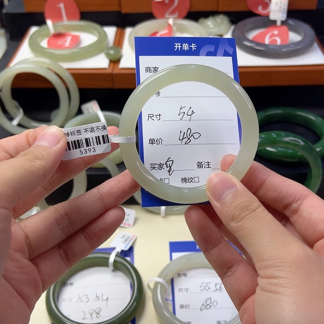 和田玉手镯未镶嵌皇****啊