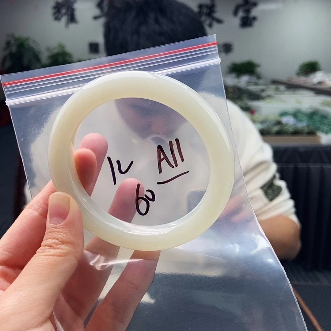 和田玉未镶嵌手镯拍一发一