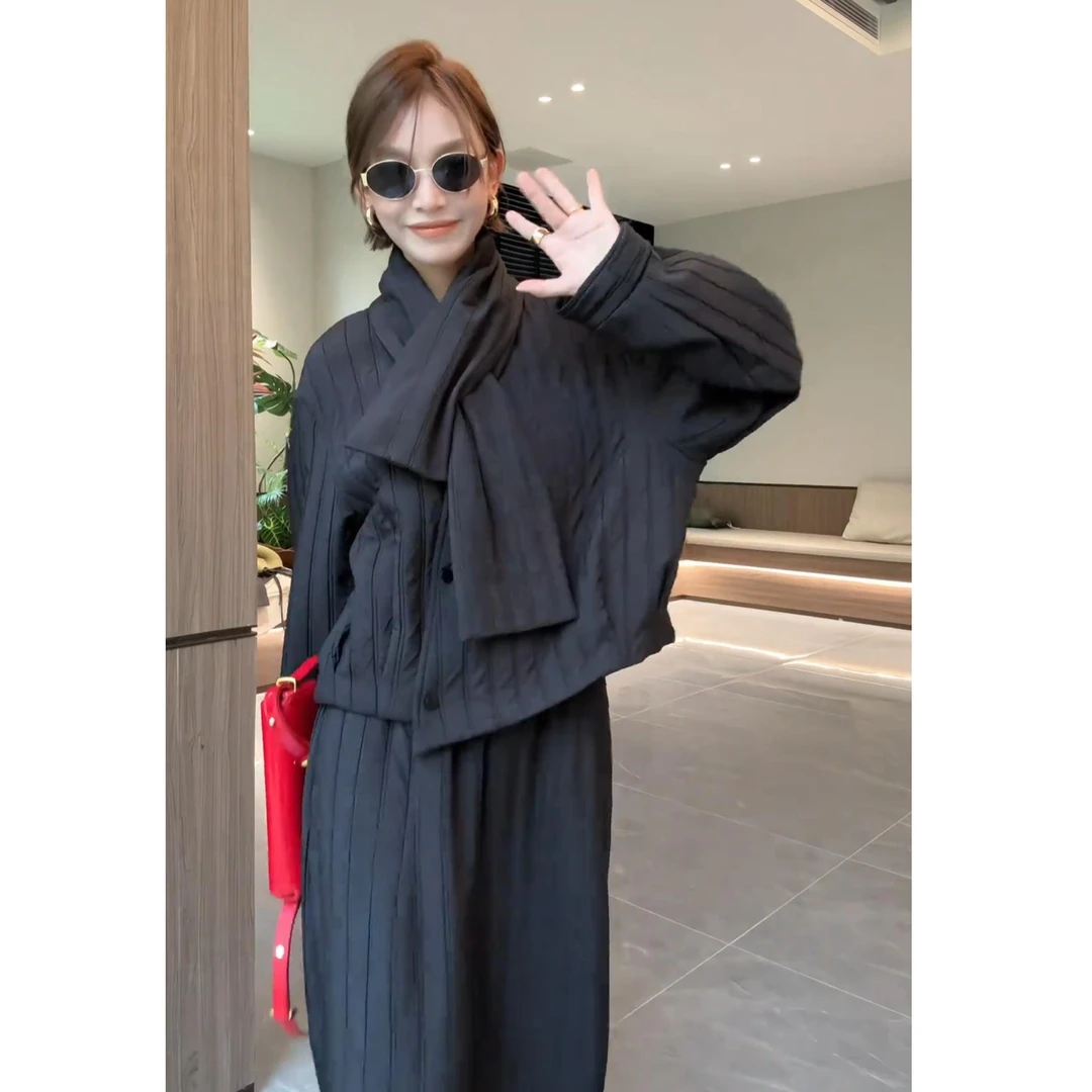 冬季高级感轻熟风温柔气质围巾长裙慵懒风外套时尚棉服三件套套装