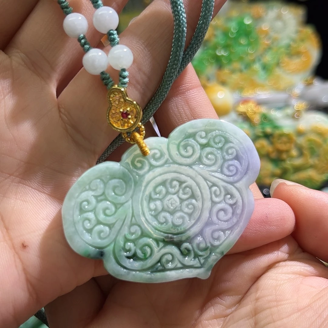 翡翠未镶嵌颈饰待编织