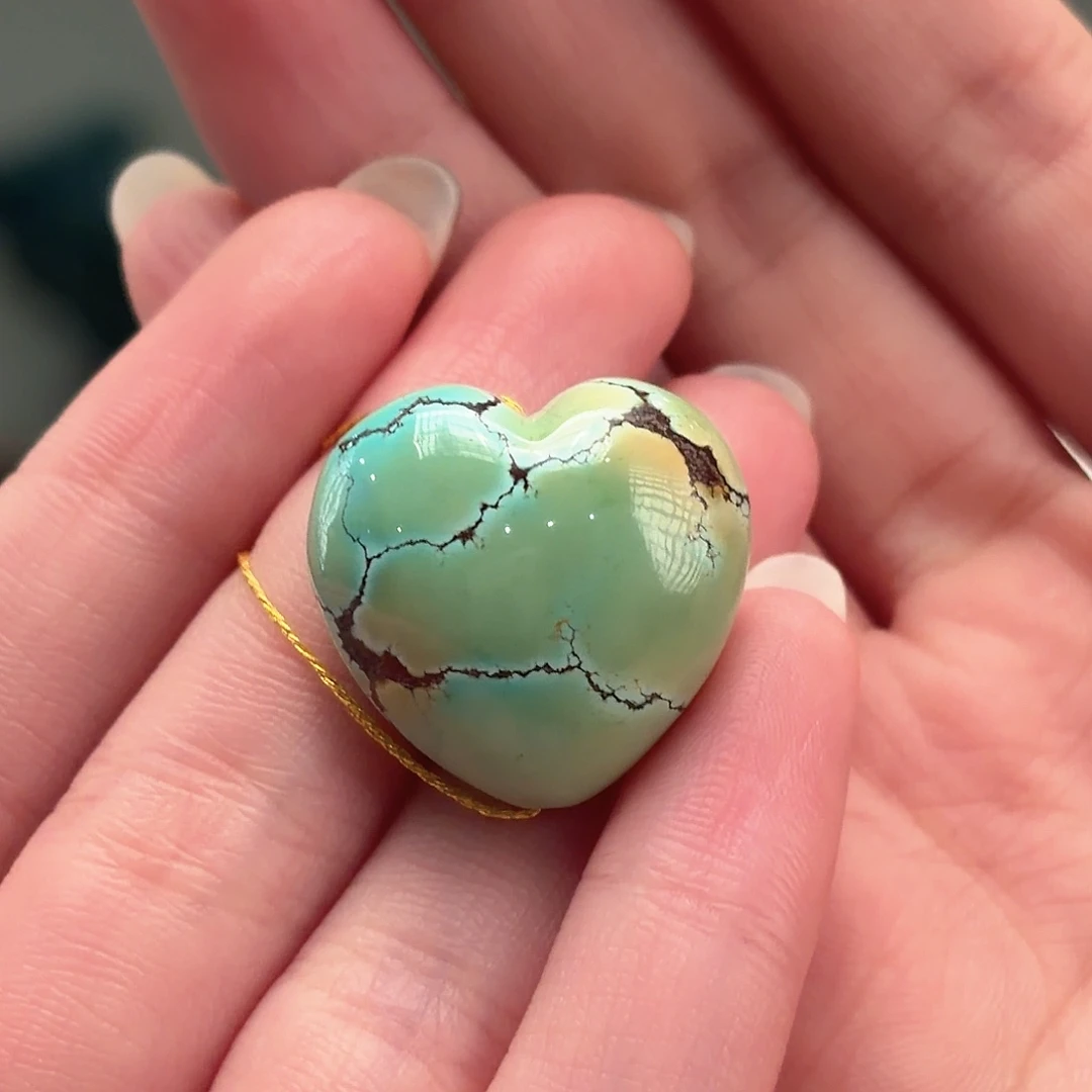 绿松石未镶嵌颈饰