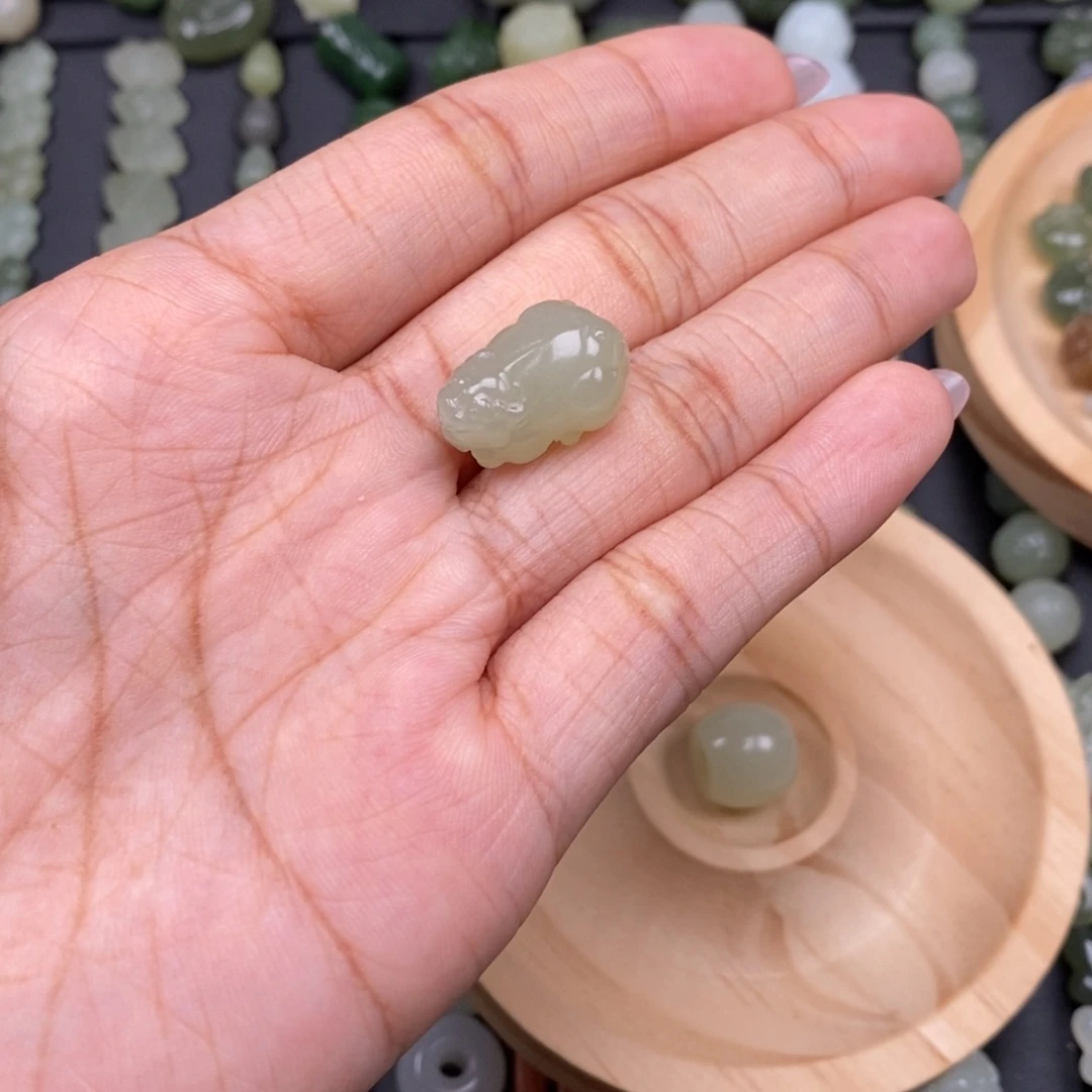 简***爱颈饰未镶嵌和田玉