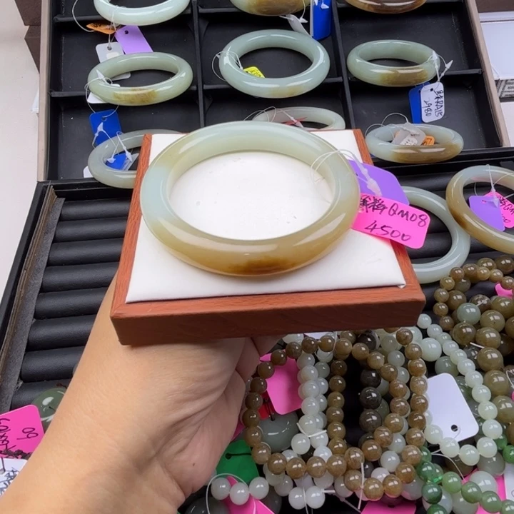 未镶嵌手镯和田玉七月
