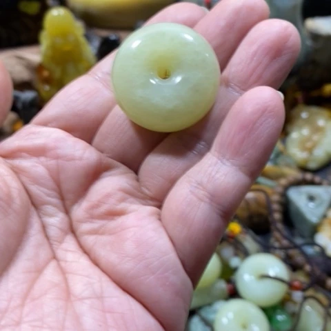 岫岩老玉（透闪石质玉）手把或挂件未镶嵌小**光