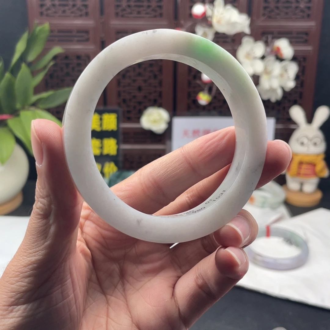 铁****定制翡翠未镶嵌翡翠手镯定制