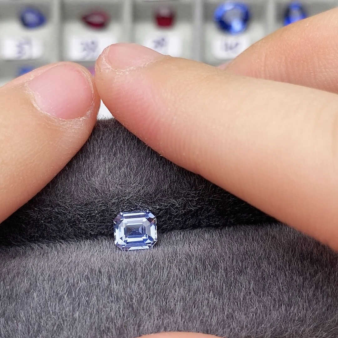 蓝宝石裸石未镶嵌明亮阿斯切透亮玻璃体0.99ct/1841号
