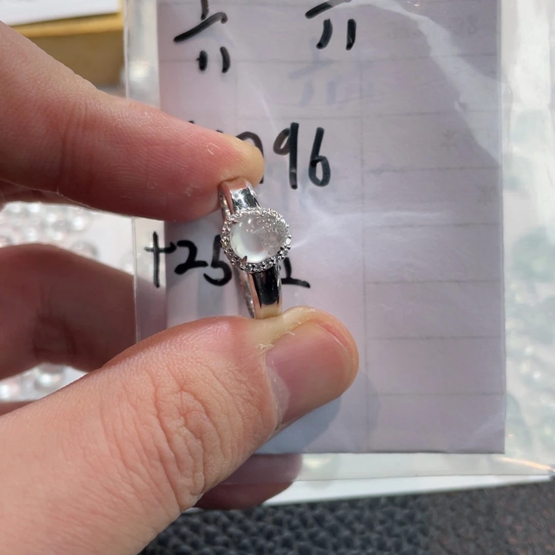 翡翠戒指18K金镶嵌?*六金蟾