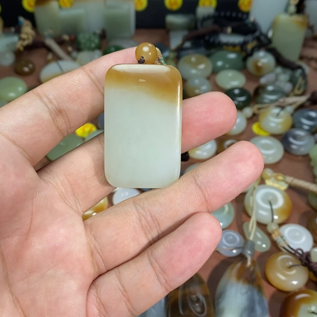 和田玉未镶嵌吊坠(不含链)乔***常