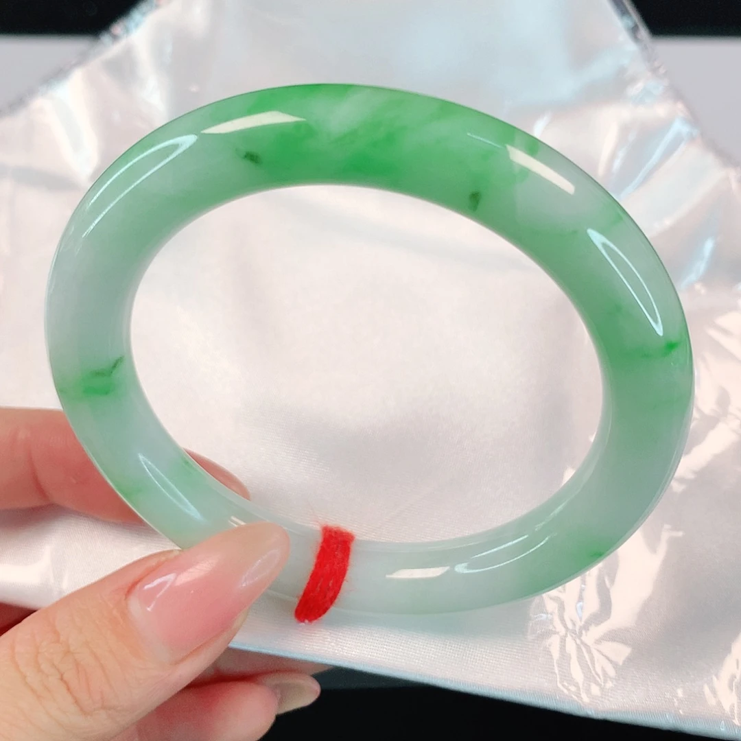 翡翠手镯未镶嵌1066翡翠