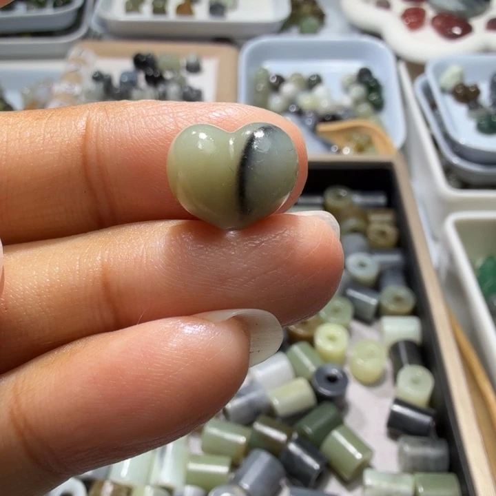 和田玉未镶嵌珠宝奇石