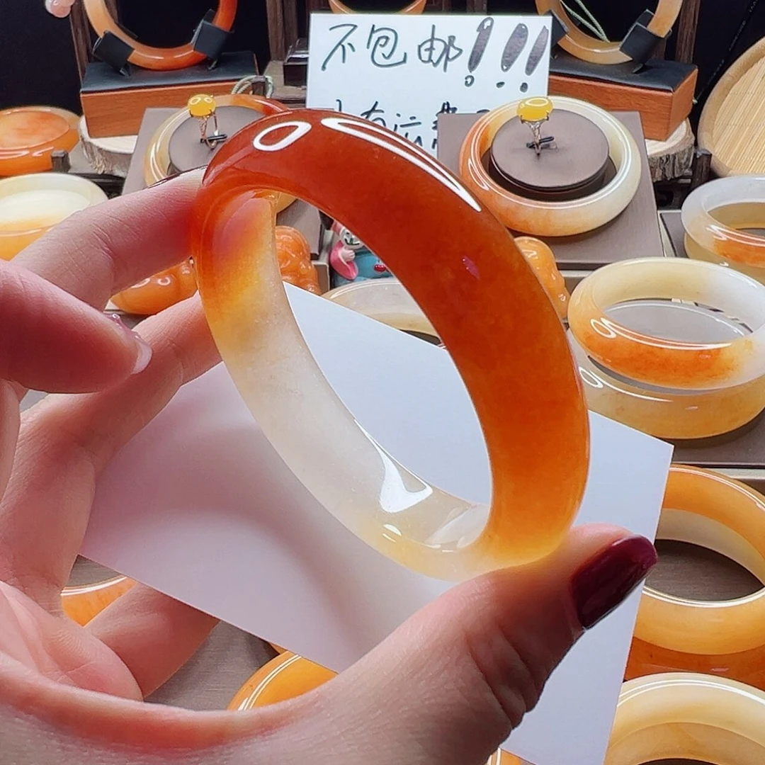 樱***瑾石英质玉（黄龙玉）未镶嵌手镯