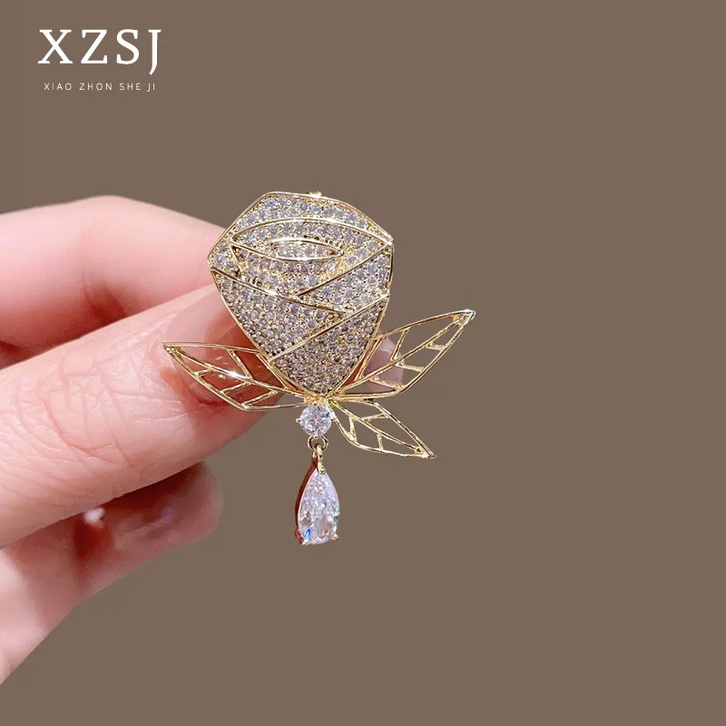 铜锆石胸针 设计感玫瑰花朵吊坠别针女轻奢气质胸花优雅大衣配饰