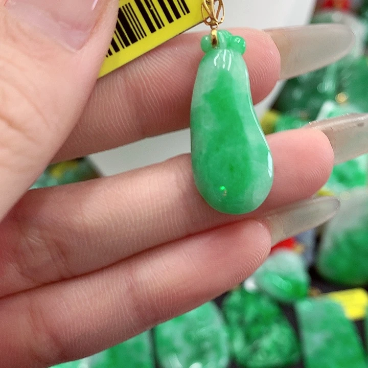 翡翠18K金镶嵌颈饰挂件