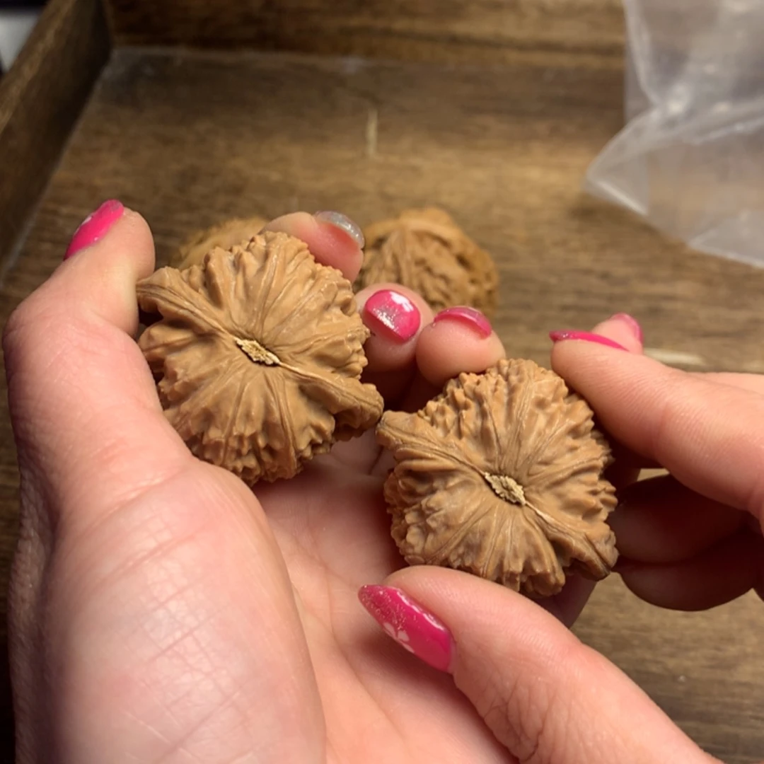 【闪购商品】文玩核桃吊坠考**虑白狮子