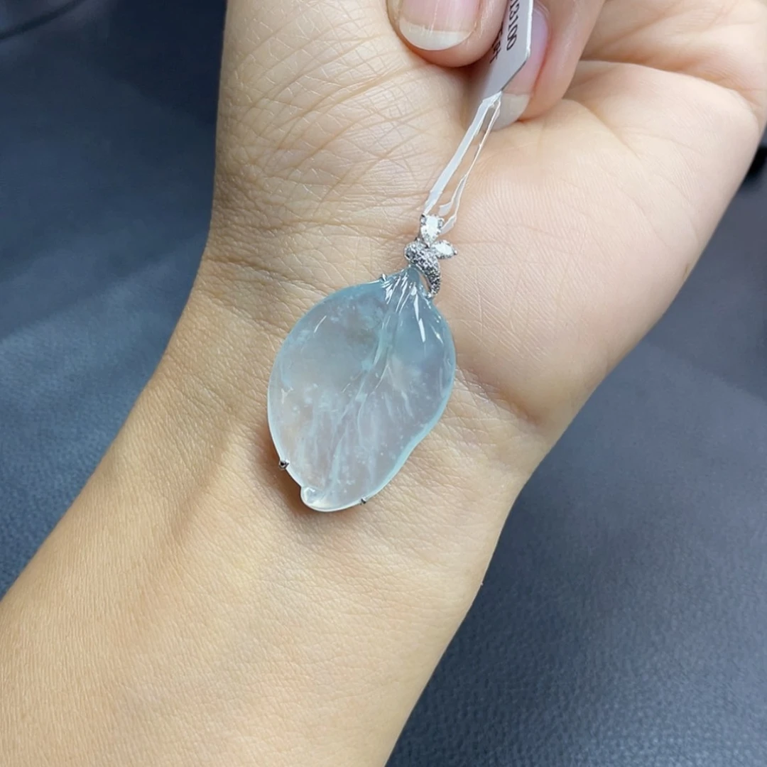 【闪购商品】翡翠颈饰18K金镶嵌45号 随形叶子