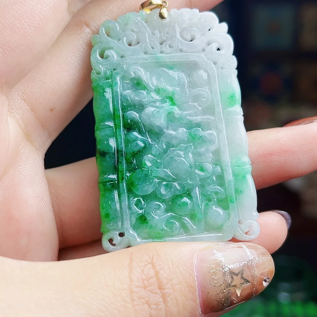 颈饰18K金镶嵌翡翠多样性