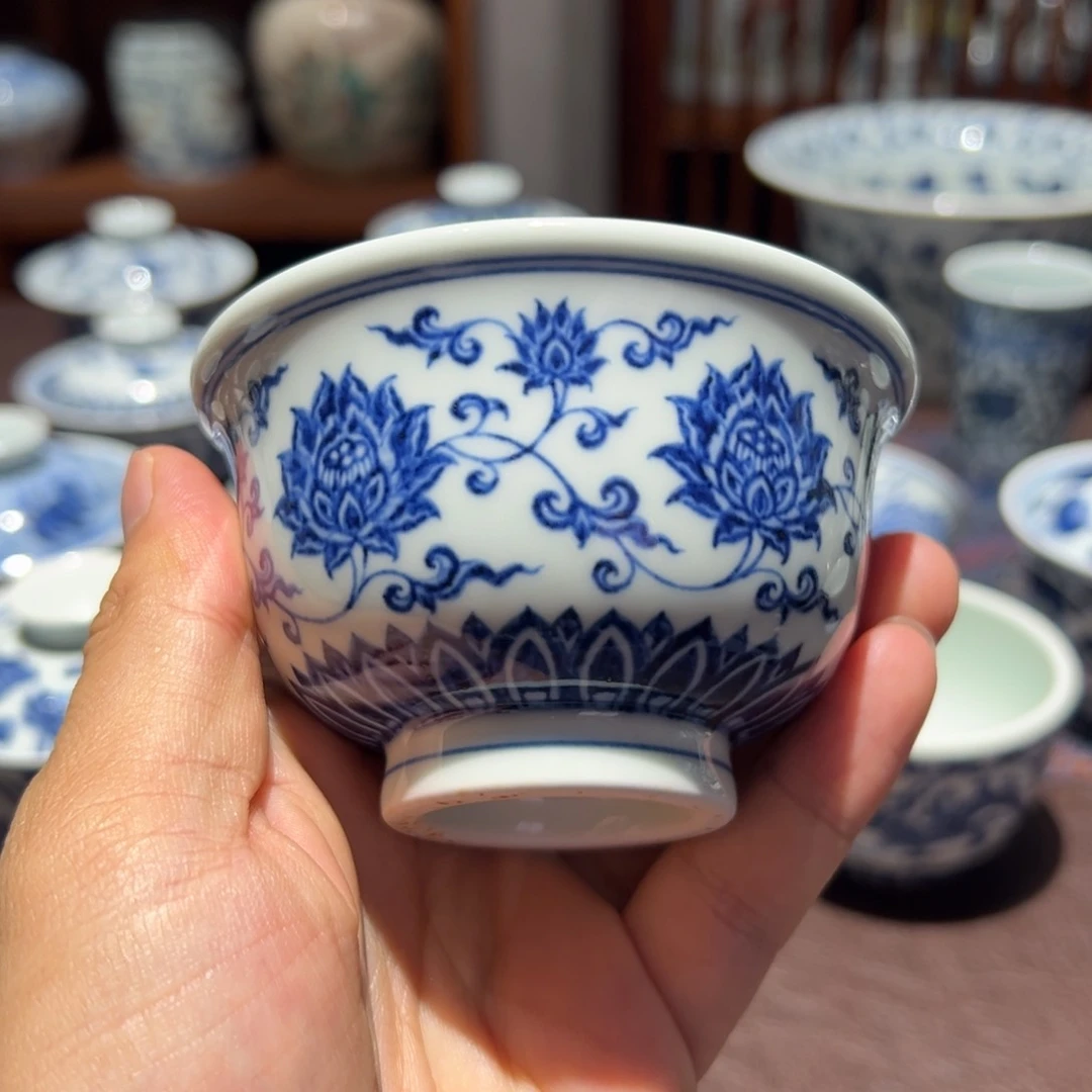 精品青花金刚莲压手杯口径约9.4厘米