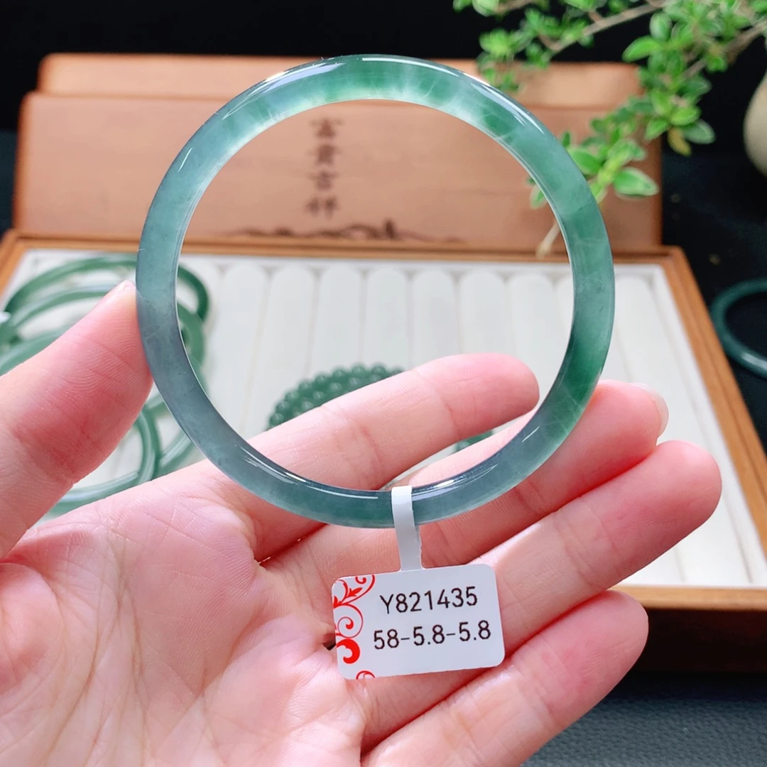 未镶嵌手镯（圆镯）翡翠