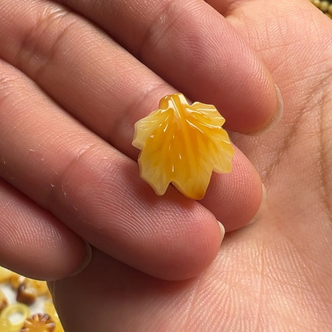 未镶嵌颈饰蜜蜡枫叶