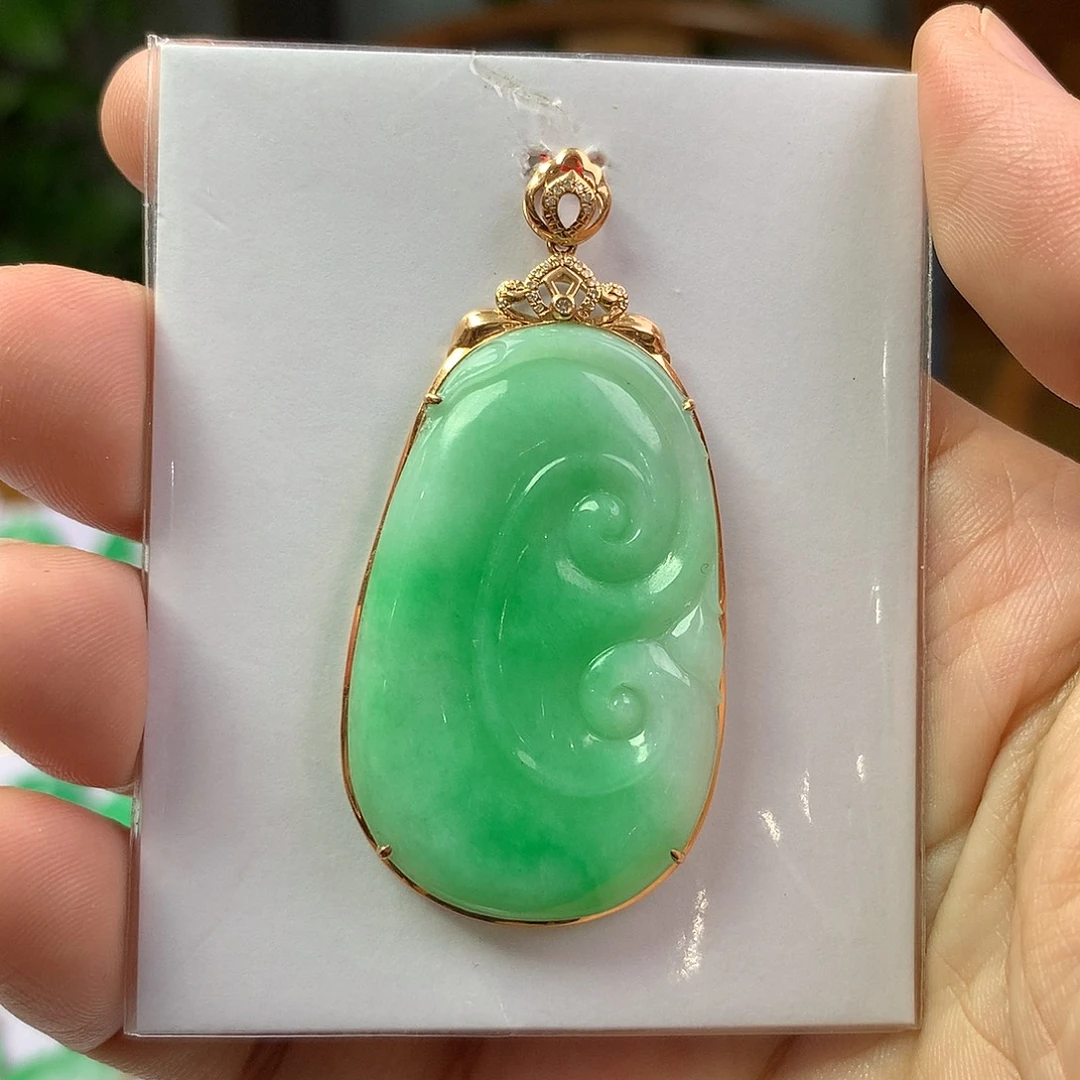 翡翠18K金镶嵌颈饰翡翠首饰