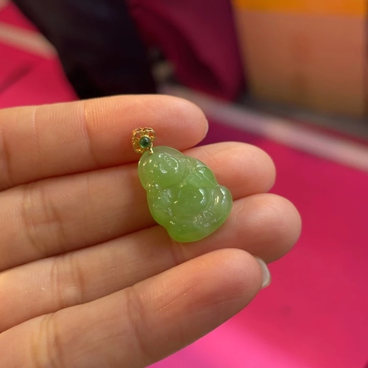 ****苏和田玉18K金镶嵌颈饰