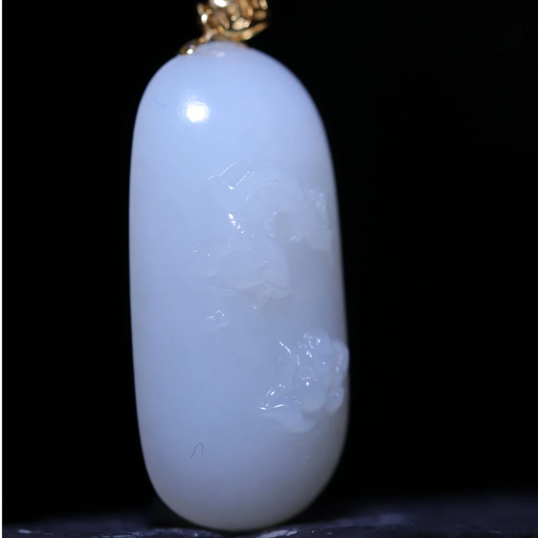 和田玉好运连连吊坠