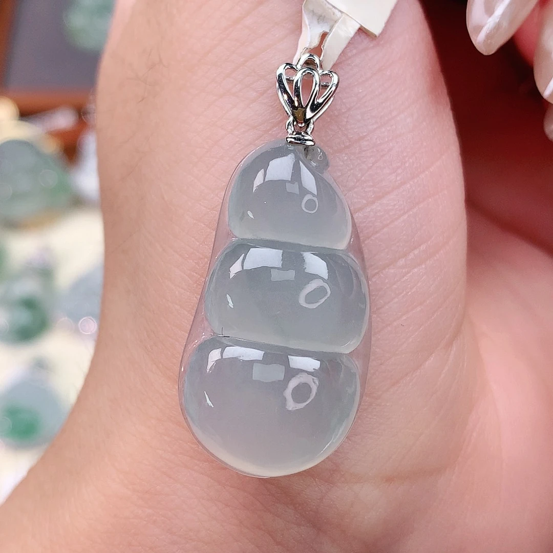 颈饰18K金镶嵌翡翠豆子