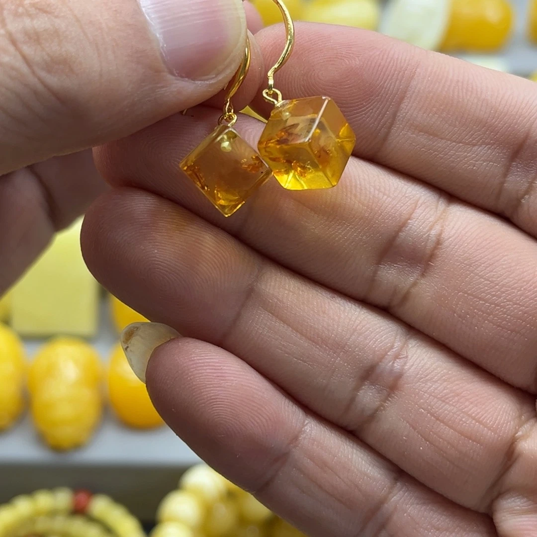 蜜蜡未镶嵌珠宝奇石