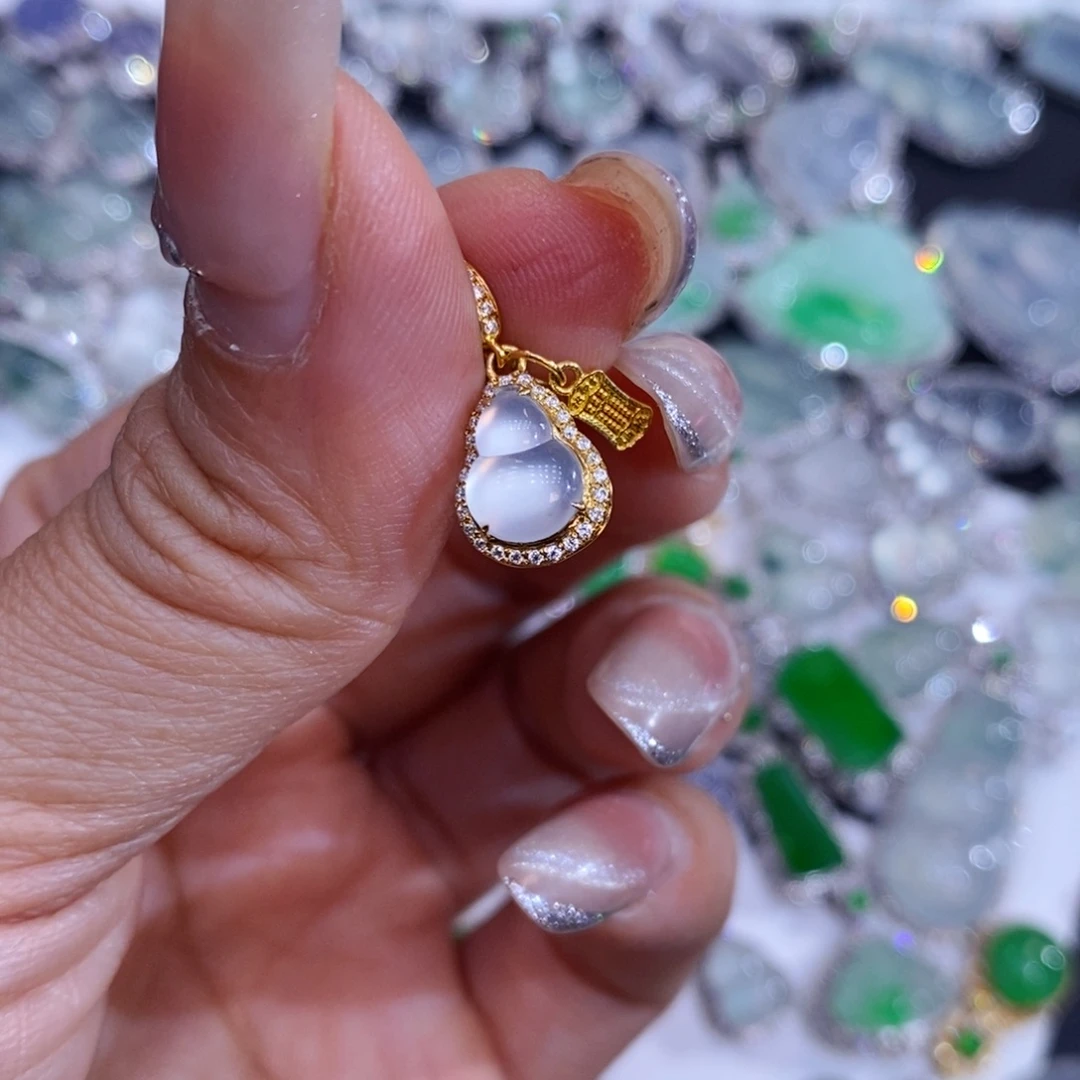 翡翠18K金镶嵌颈饰