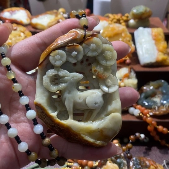 蛇纹石玉未镶嵌颈饰