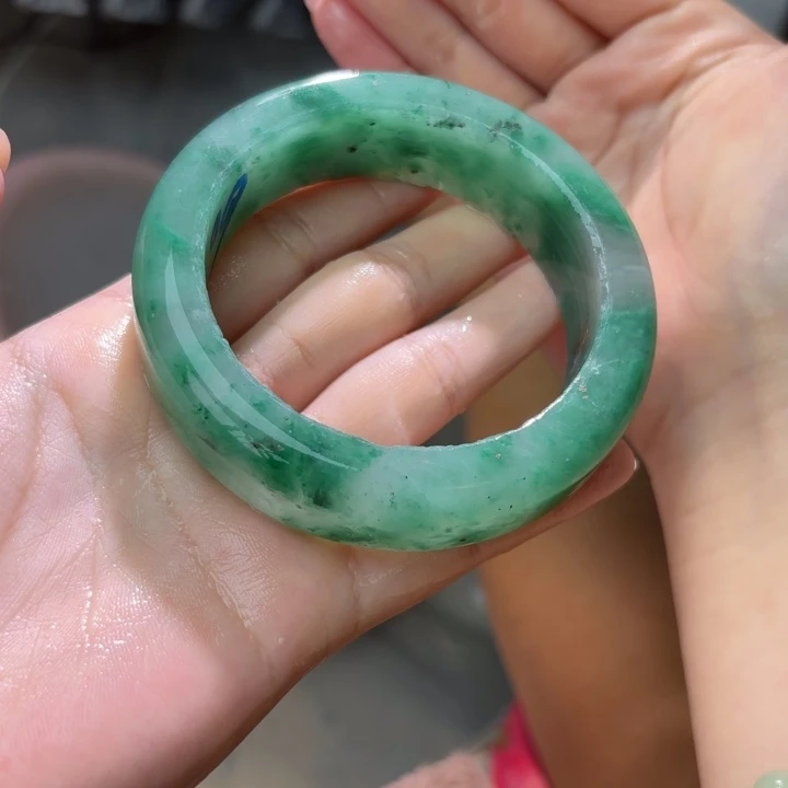 美***社石英质玉（非洲翠）手镯未镶嵌定制