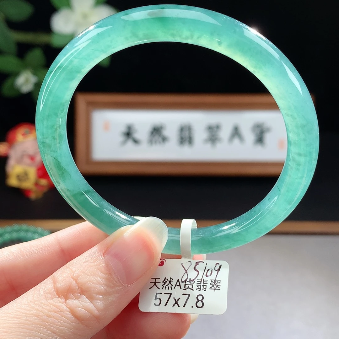 未镶嵌手镯（圆镯）翡翠