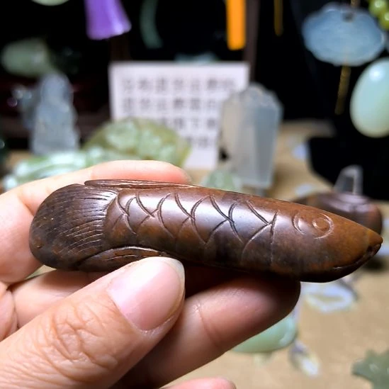 鲁***南蛇纹石玉未镶嵌颈饰